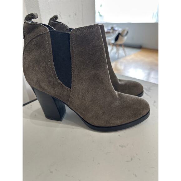 Marc Fisher Taupe Suede Mallory Chelsea Stacked Heel Ankle Boots, Size 7.5 - Picture 1 of 7